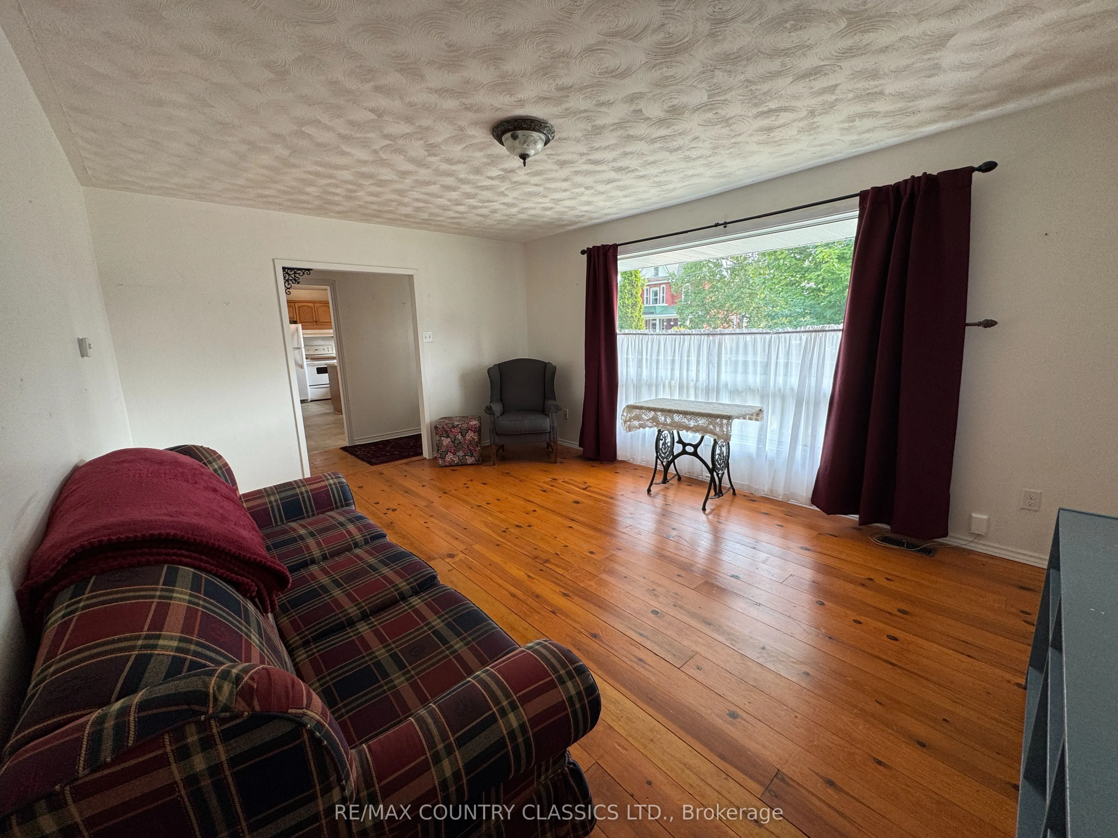 18 Sherbourne Street S