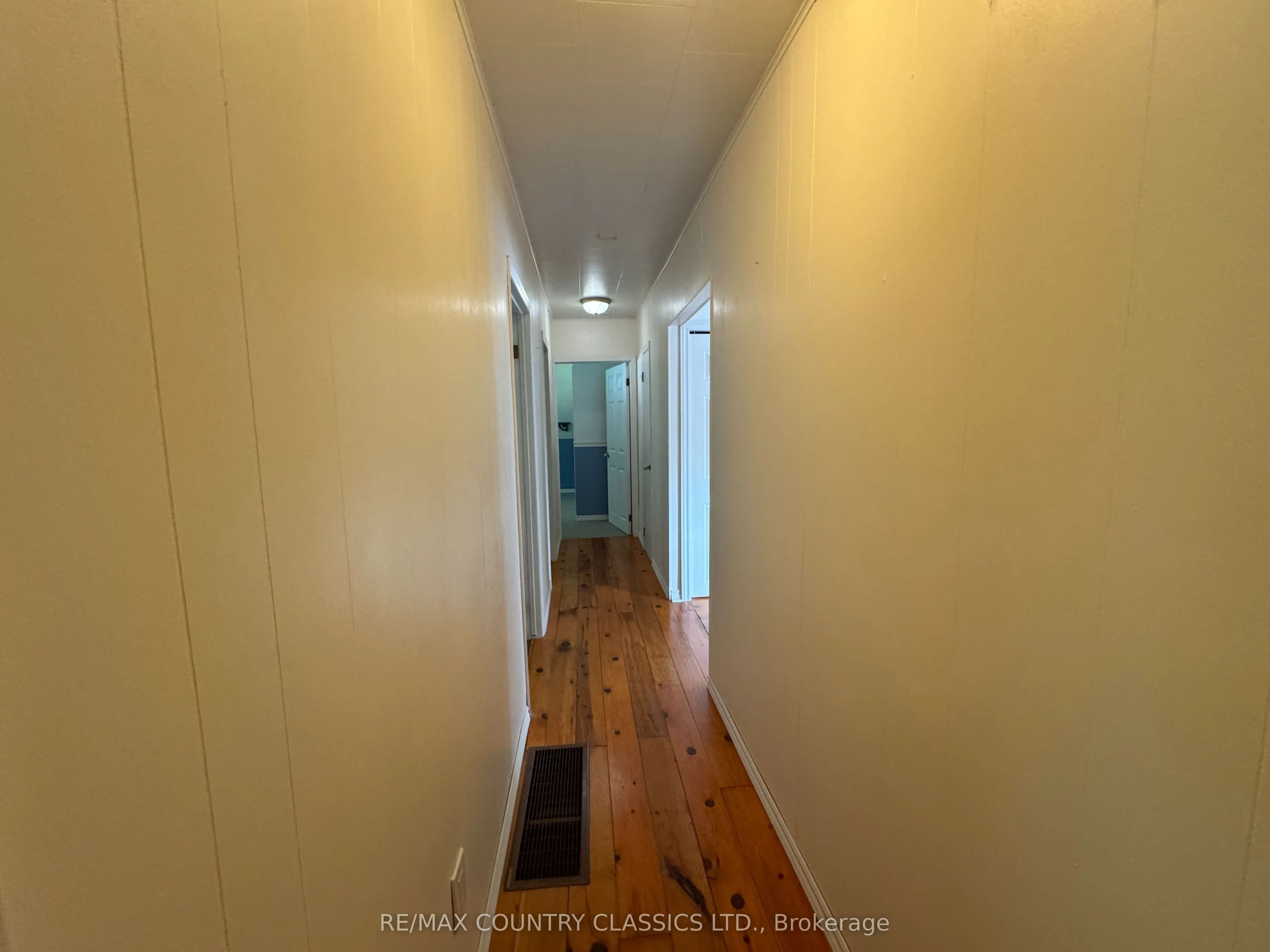 18 Sherbourne Street S