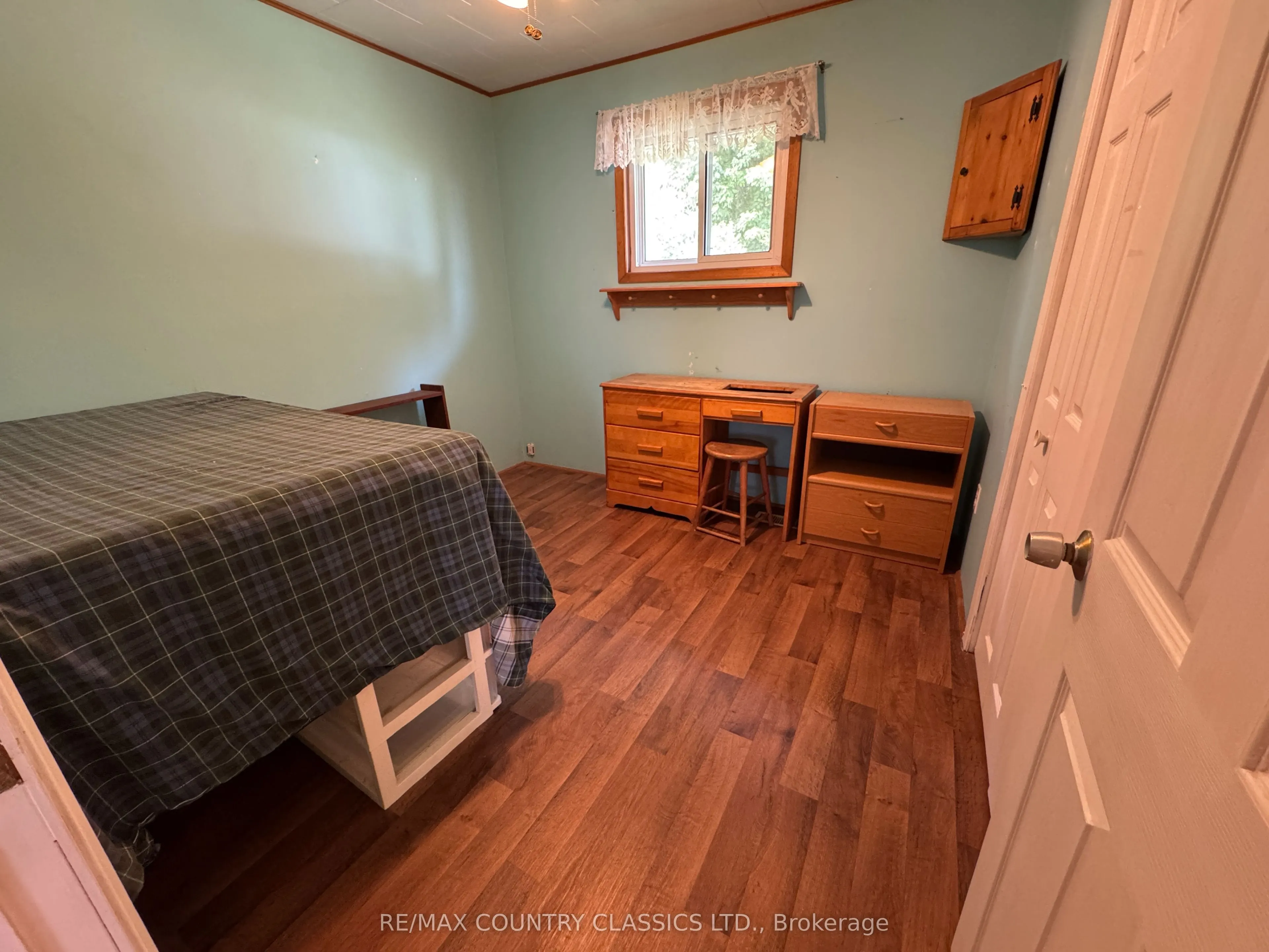 18 Sherbourne Street S
