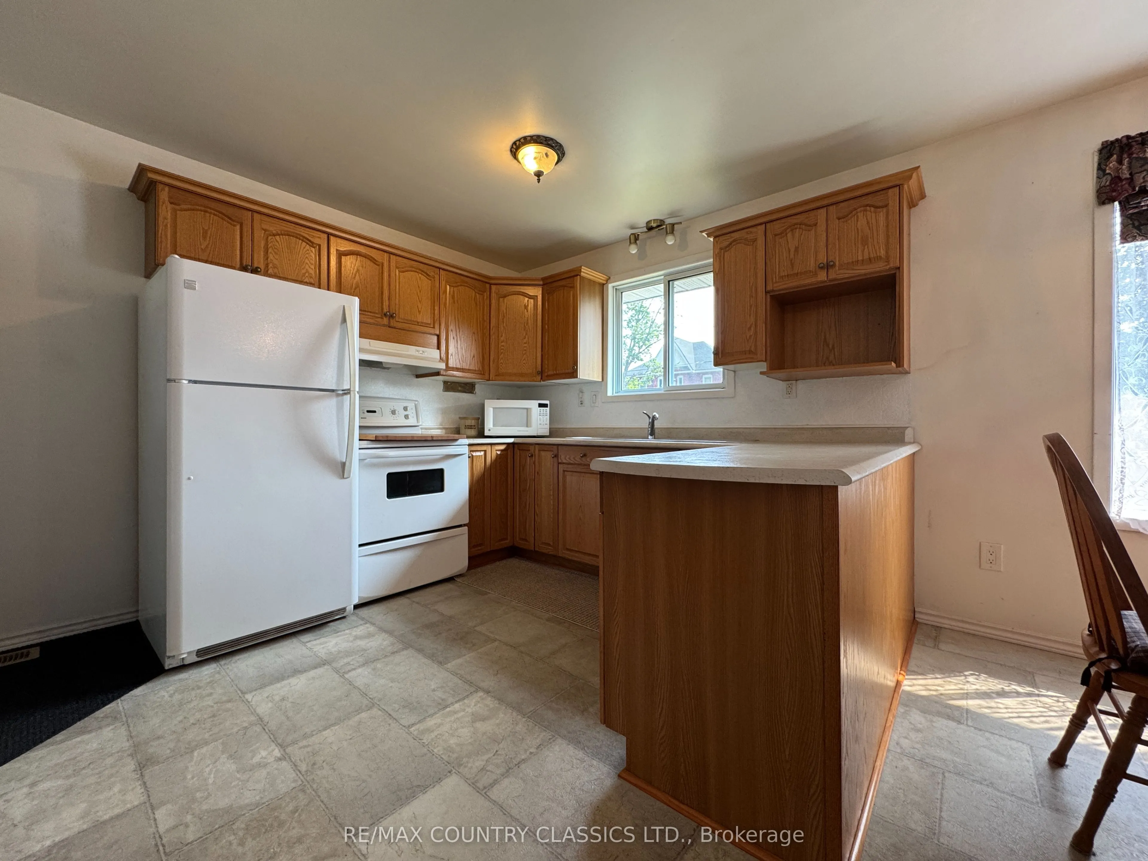 18 Sherbourne Street S