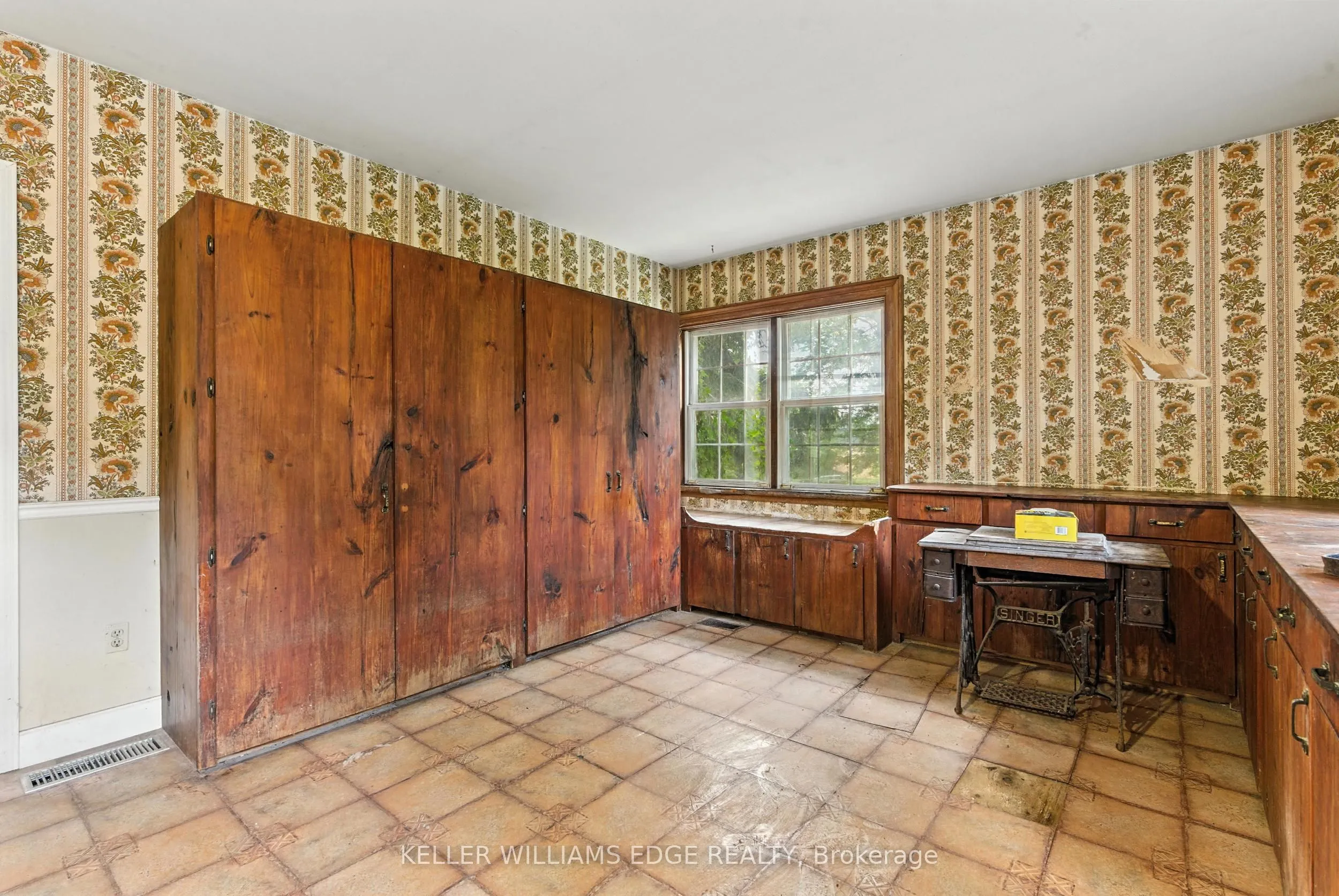 502 Butter Road W