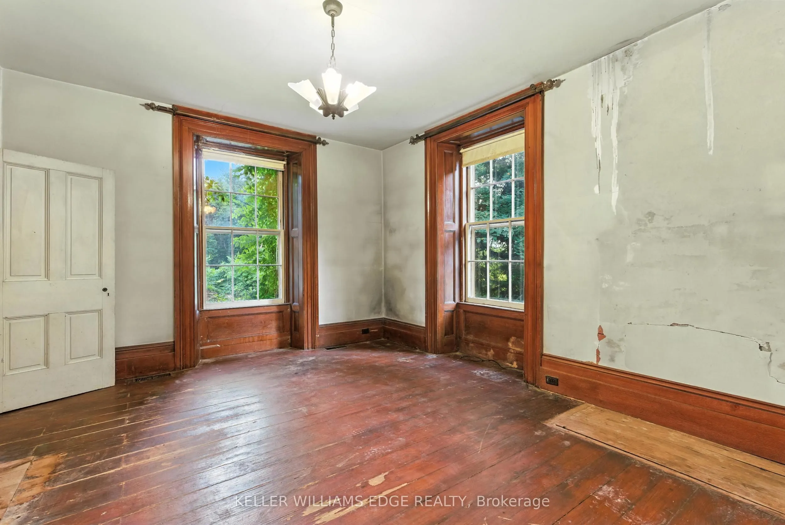 502 Butter Road W