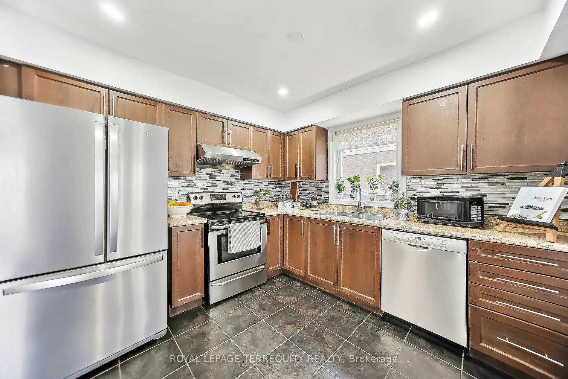 8465 Kelsey Crescent
