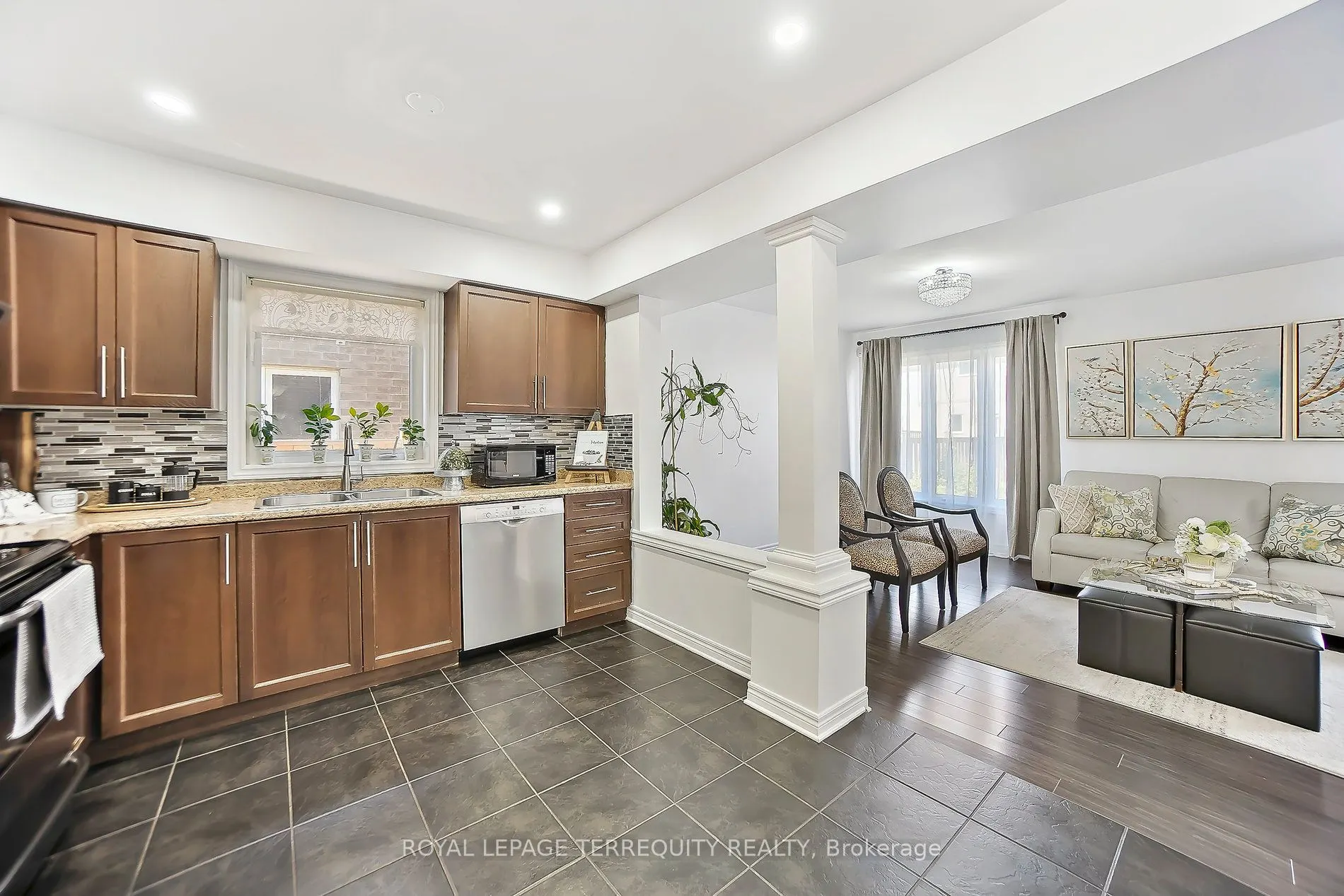 8465 Kelsey Crescent