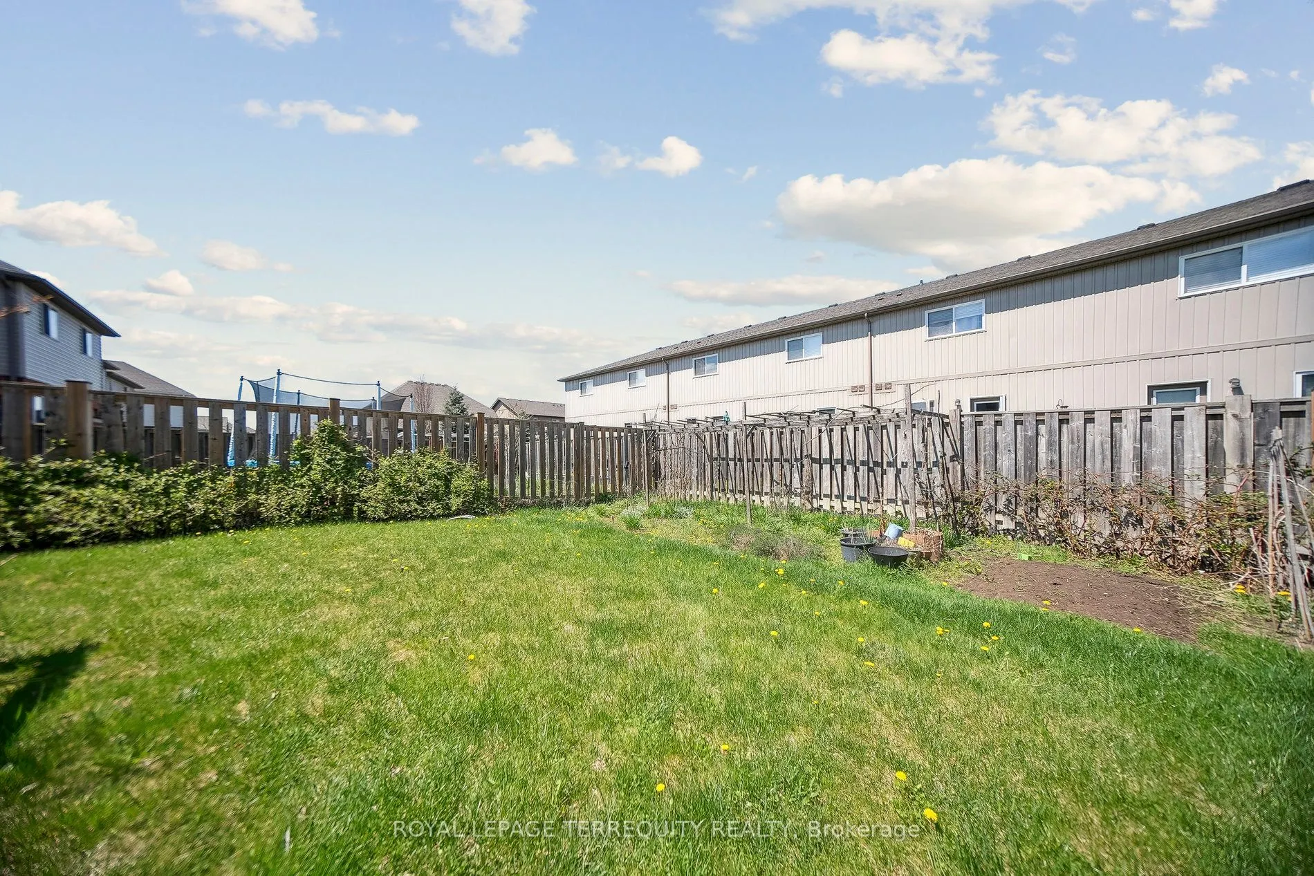 8465 Kelsey Crescent