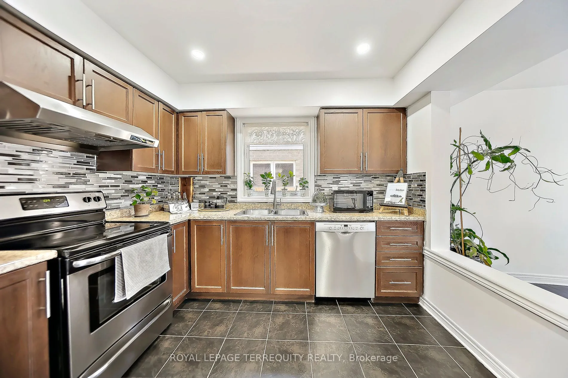 8465 Kelsey Crescent