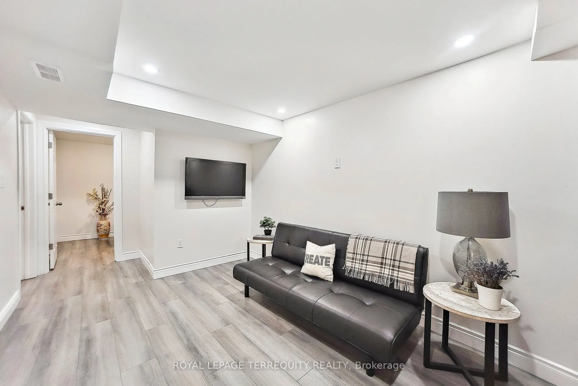 8465 Kelsey Crescent