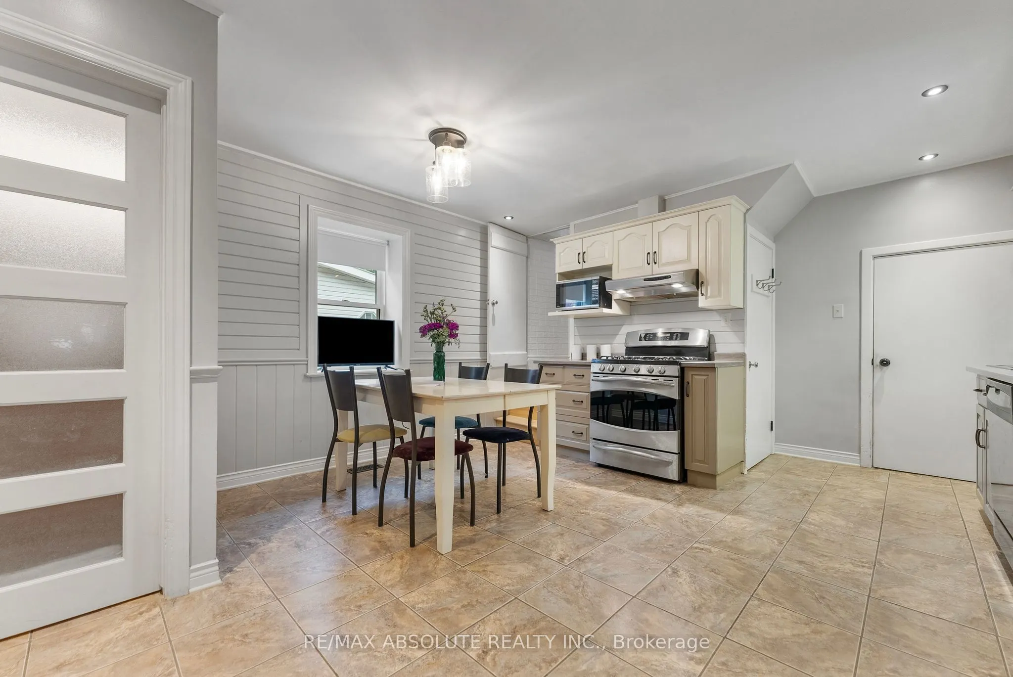 241 John Street N
