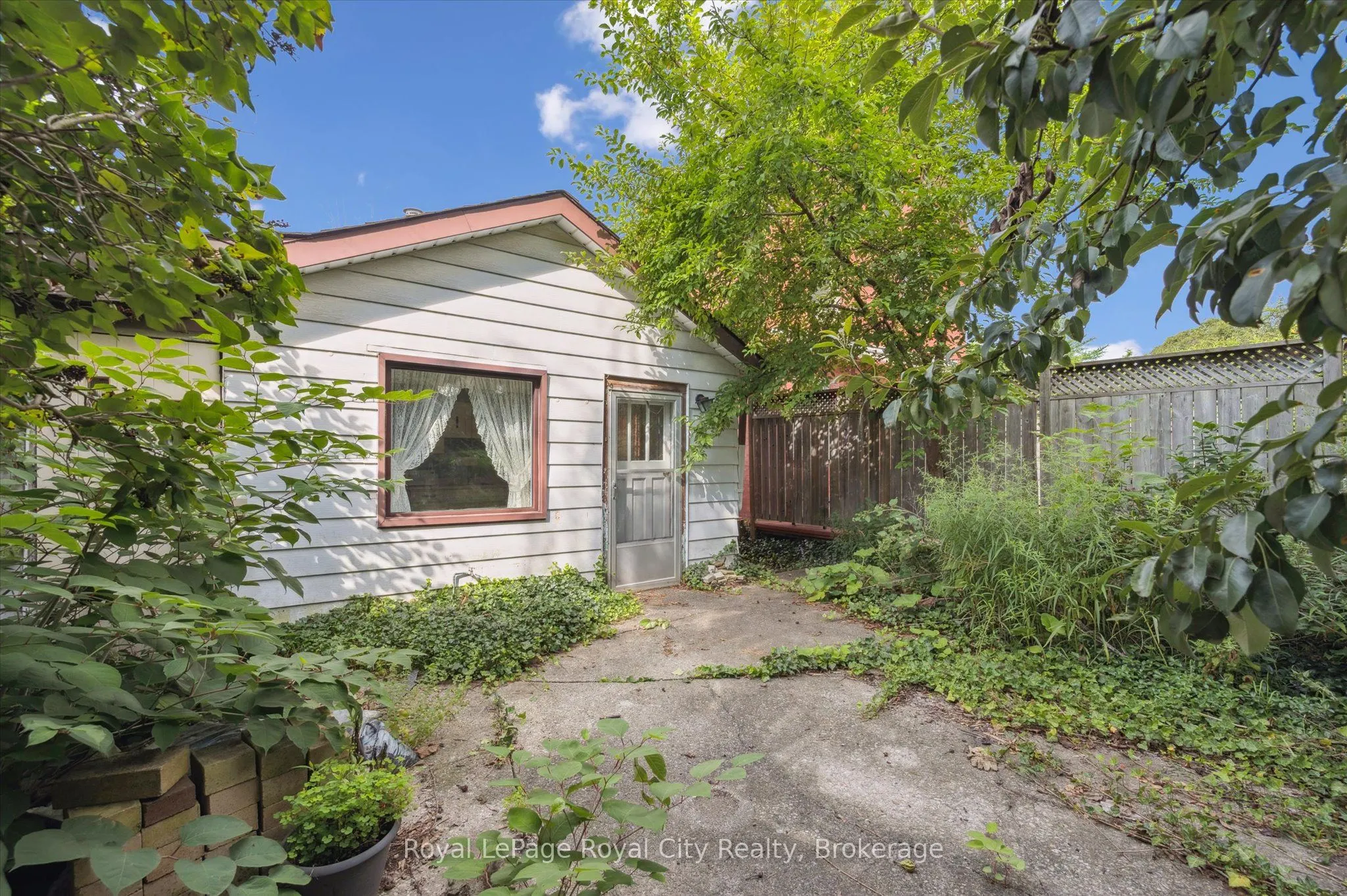 201 Arthur Street N