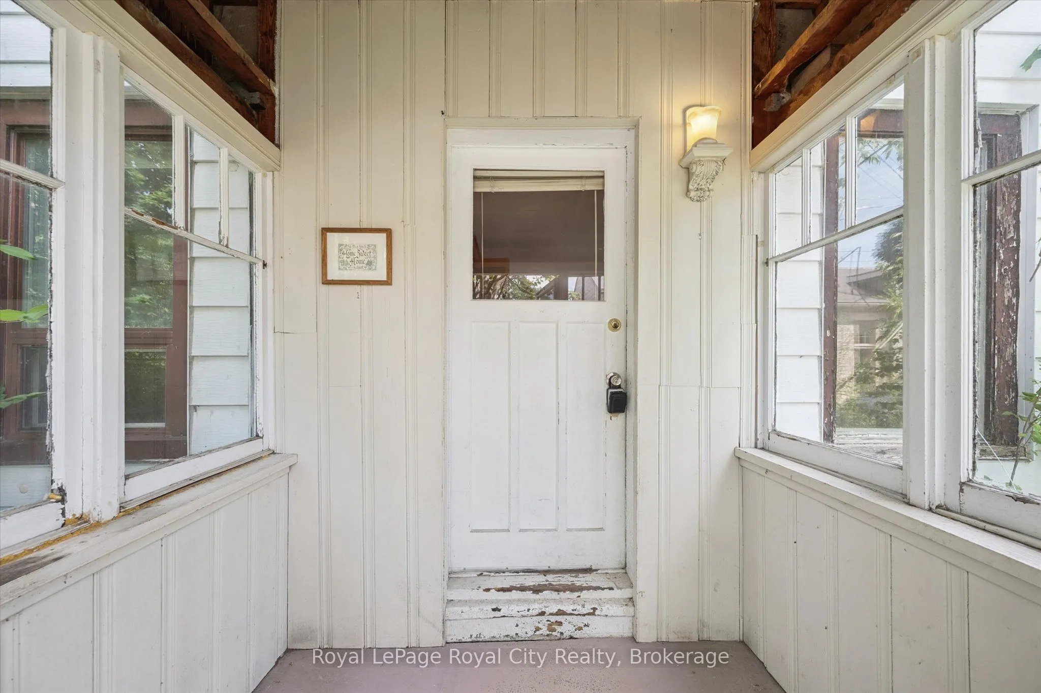 201 Arthur Street N