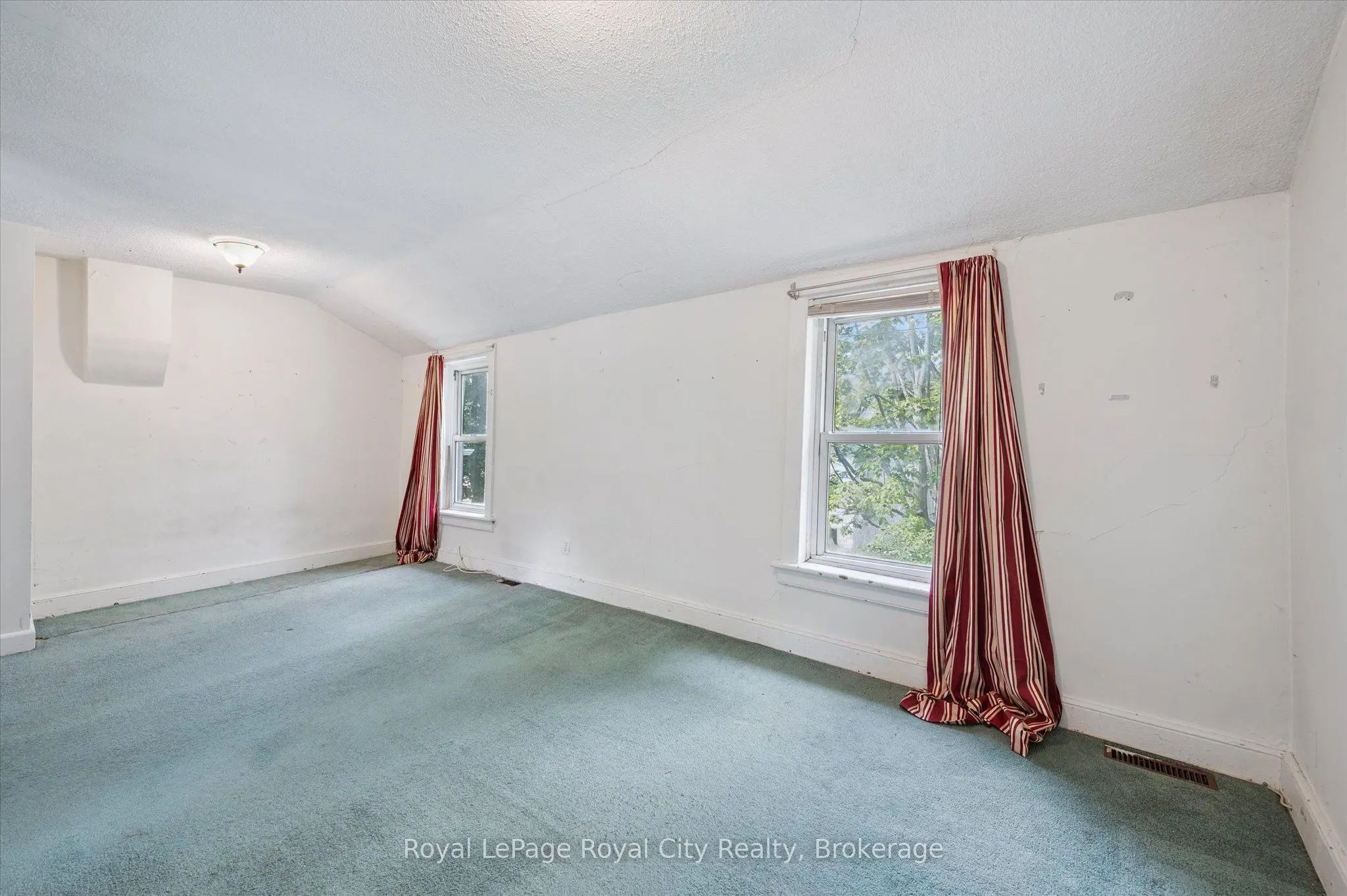 201 Arthur Street N