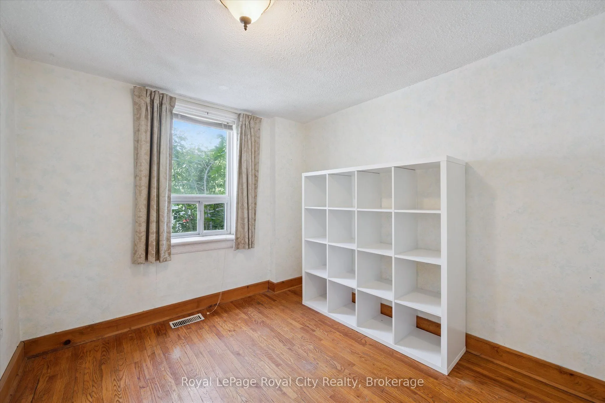 201 Arthur Street N
