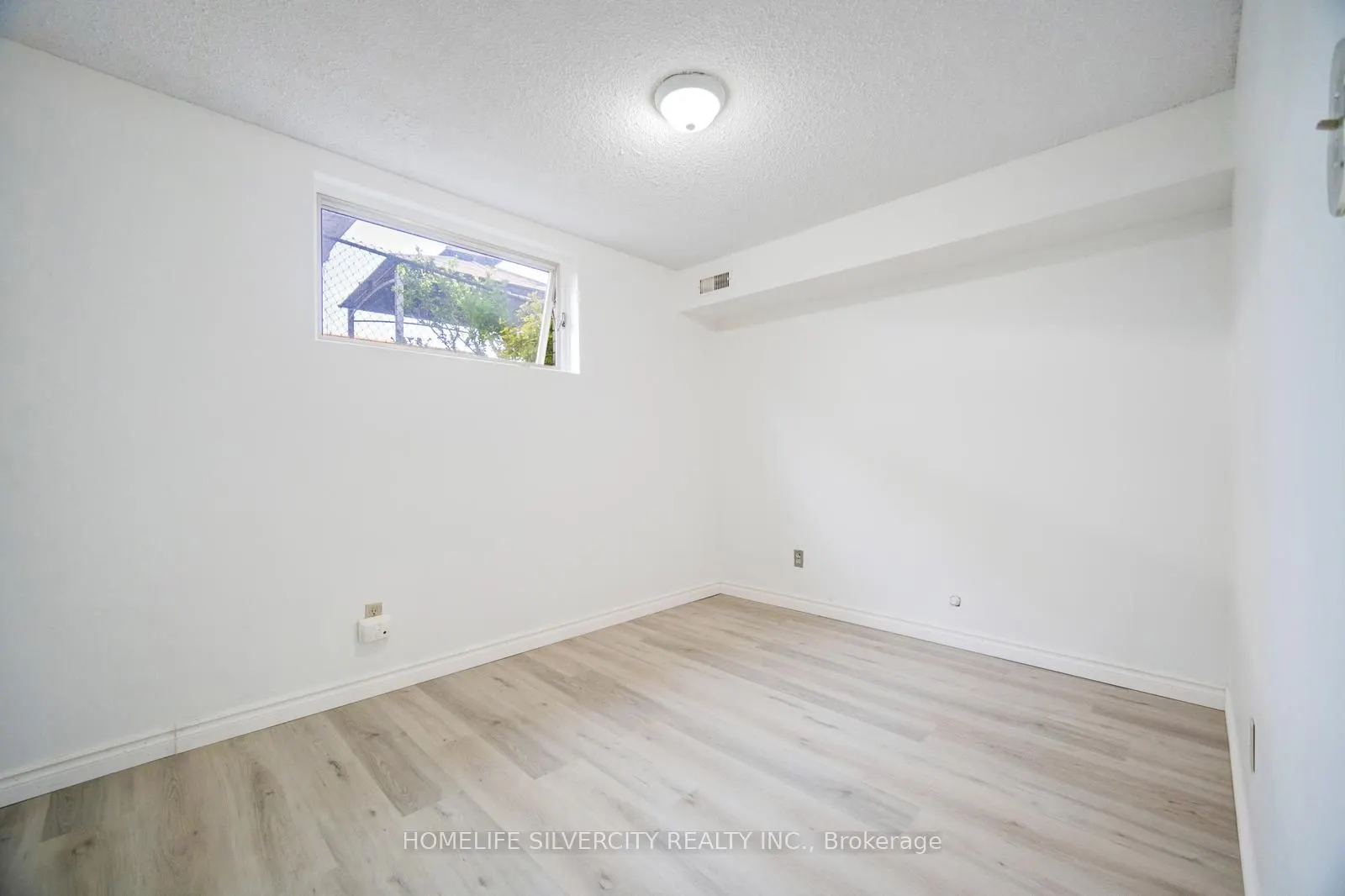 196 Millwood Crescent