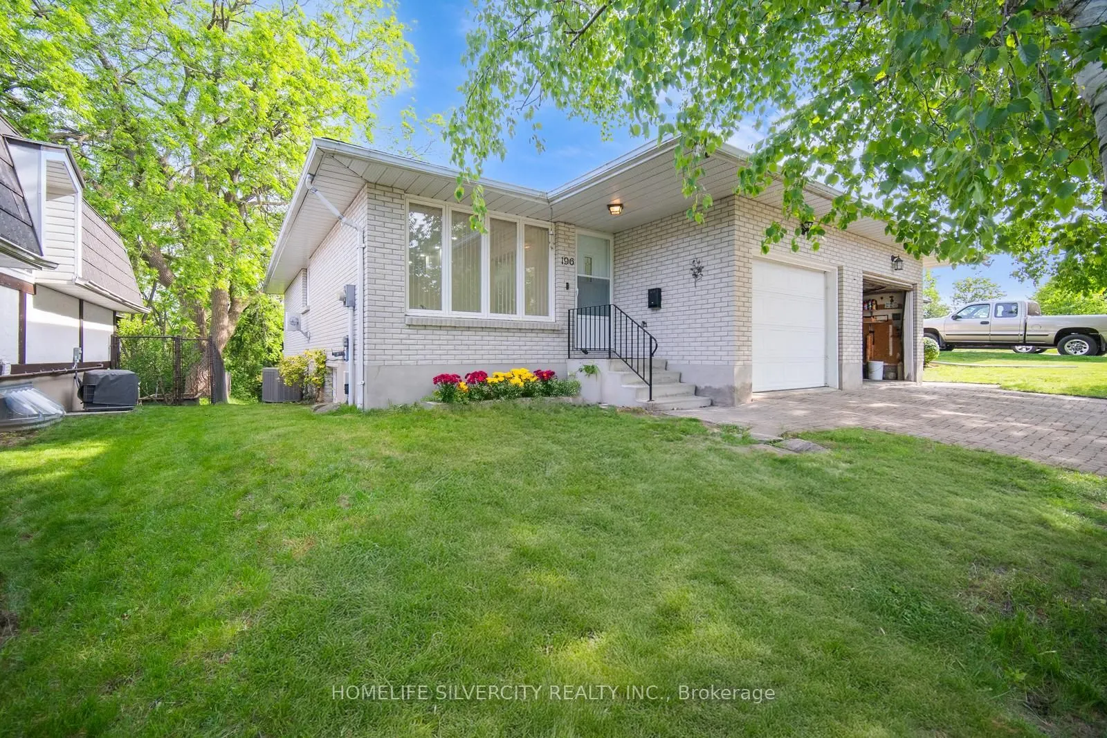 196 Millwood Crescent