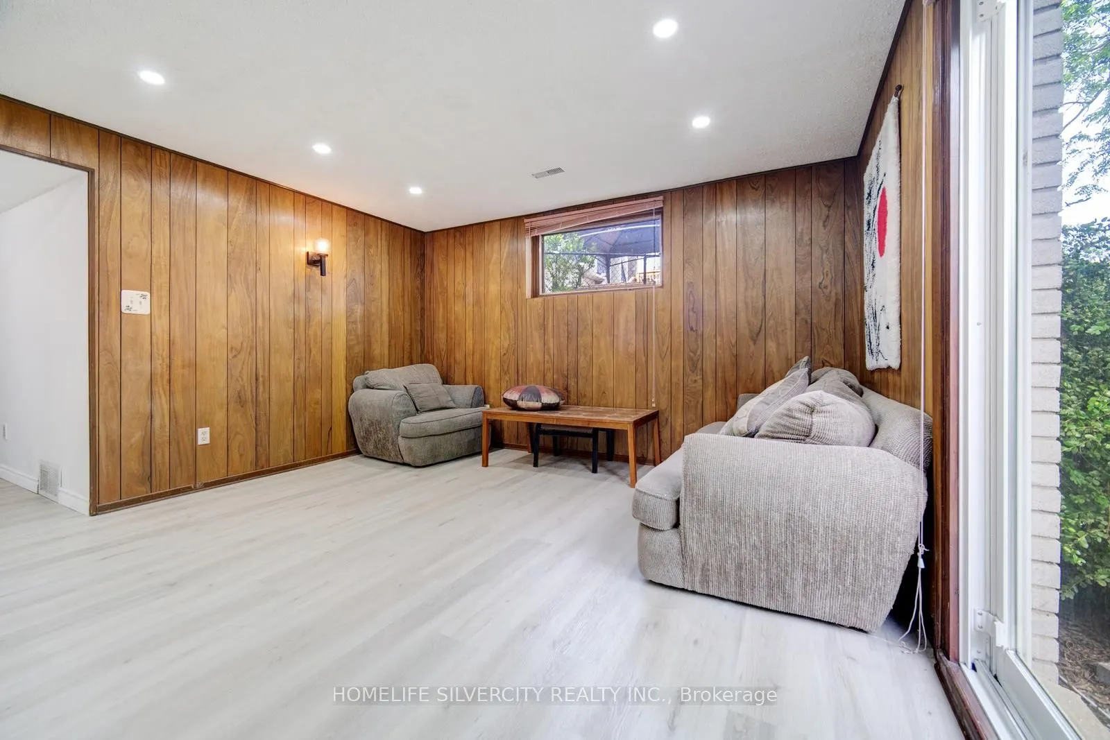 196 Millwood Crescent