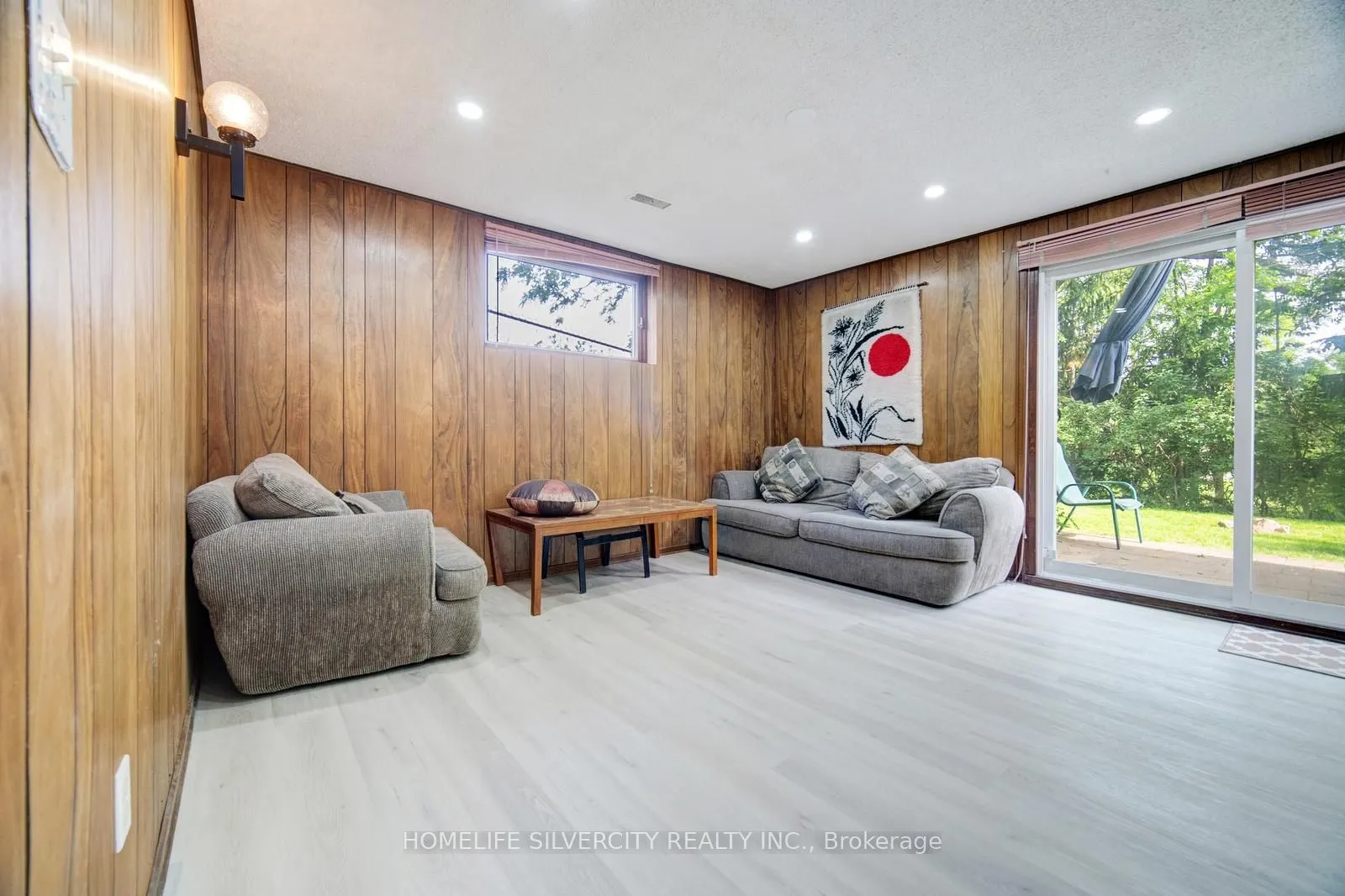 196 Millwood Crescent