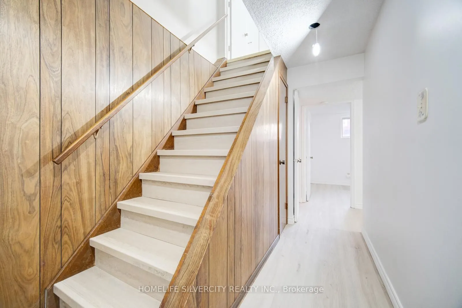 196 Millwood Crescent