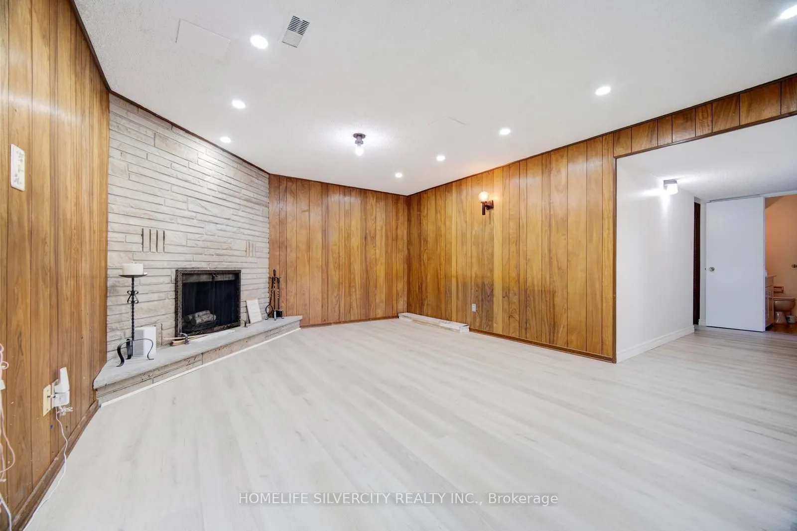 196 Millwood Crescent