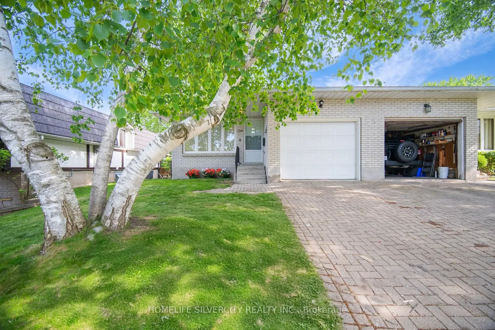 196 Millwood Crescent