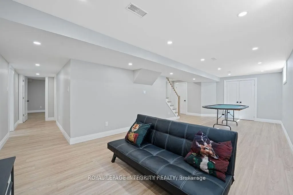 3440 Woodroffe Avenue