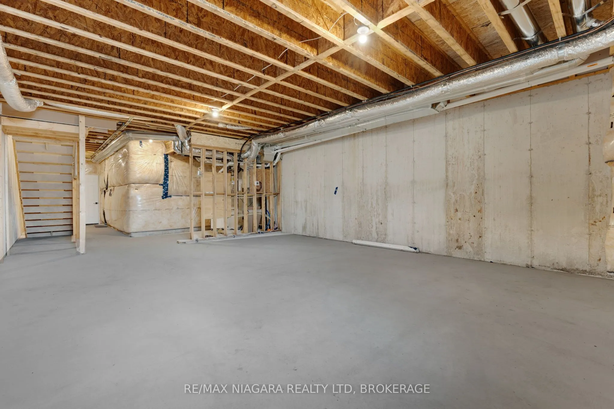 6212 Curlin Crescent