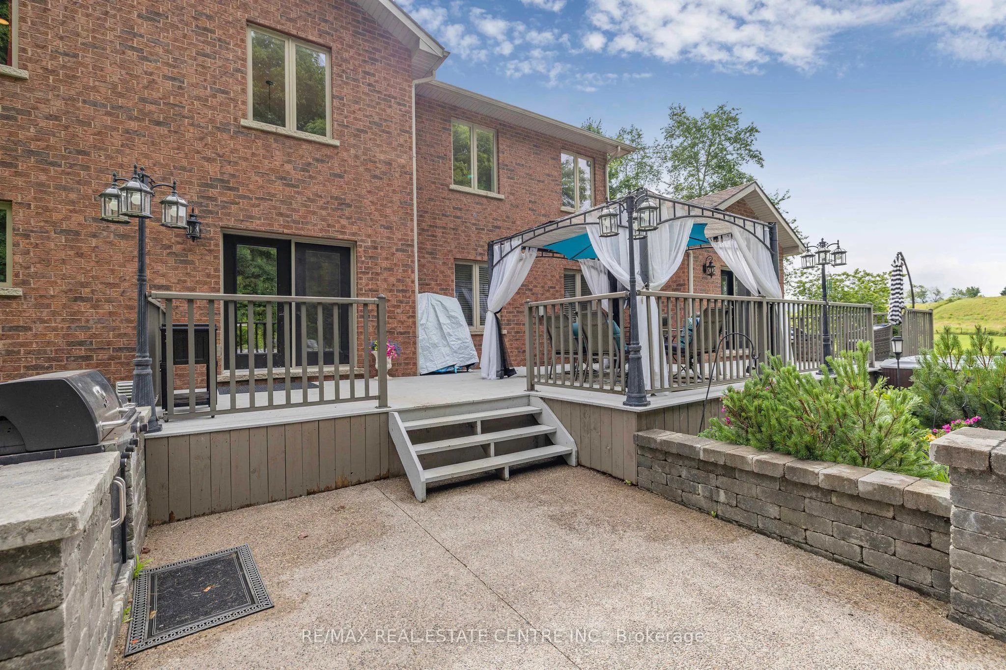 2 Ashlea Lane