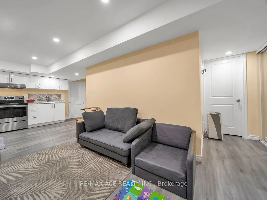 160 Kemp Crescent E