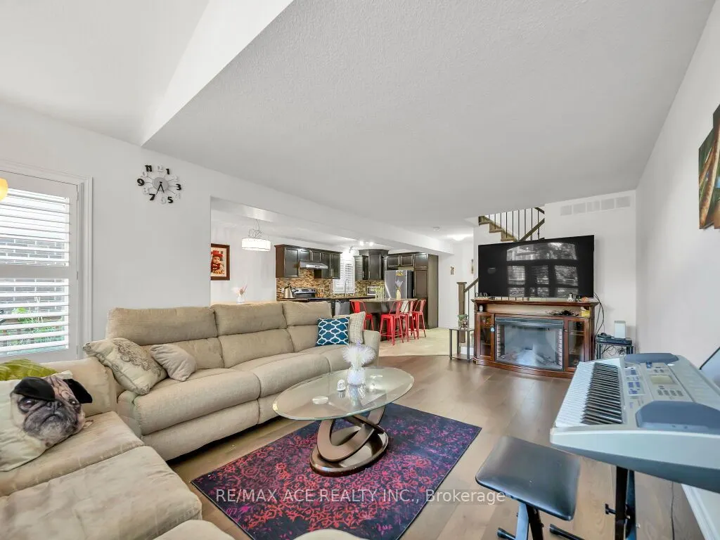 160 Kemp Crescent E
