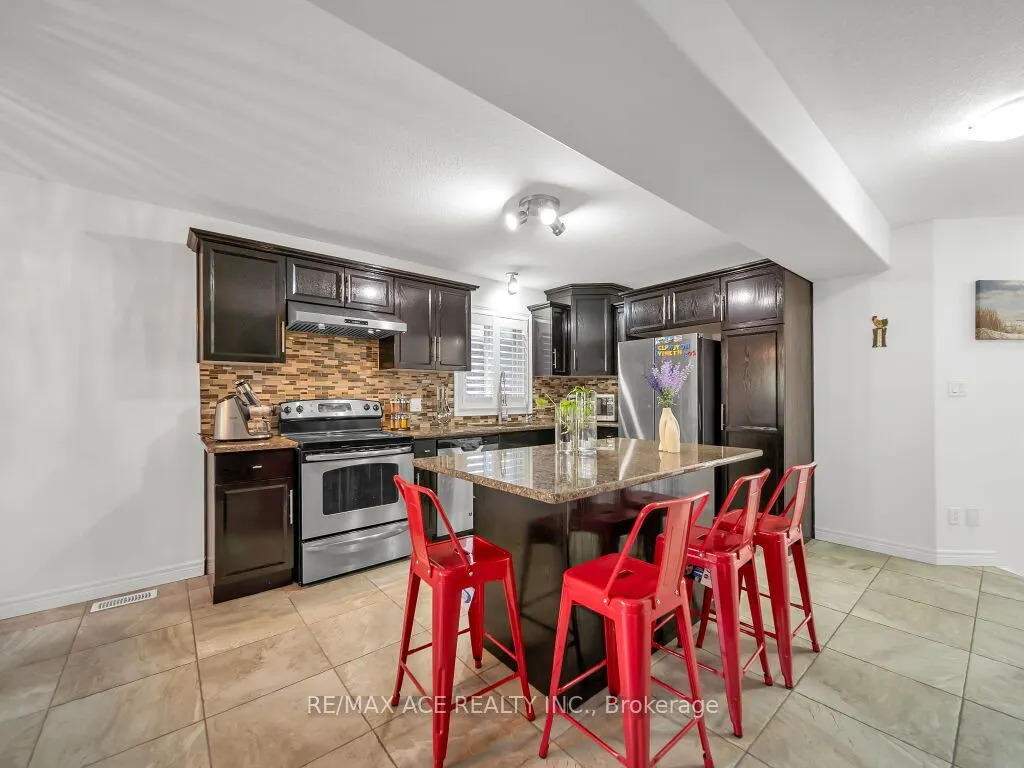 160 Kemp Crescent E