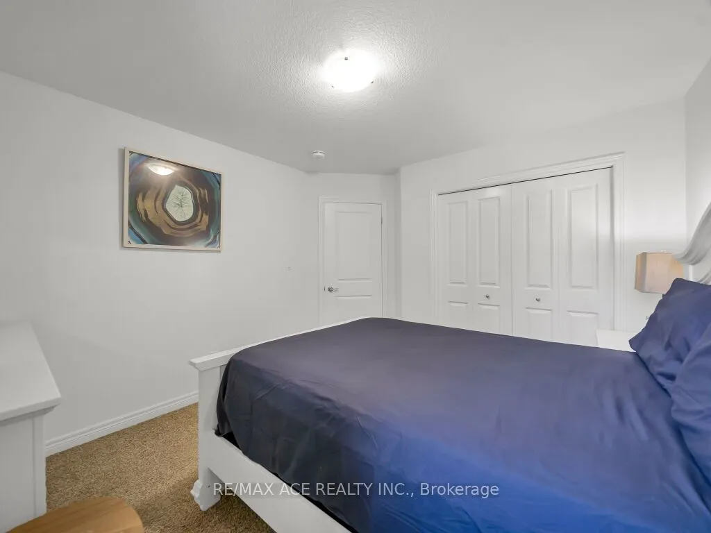 160 Kemp Crescent E