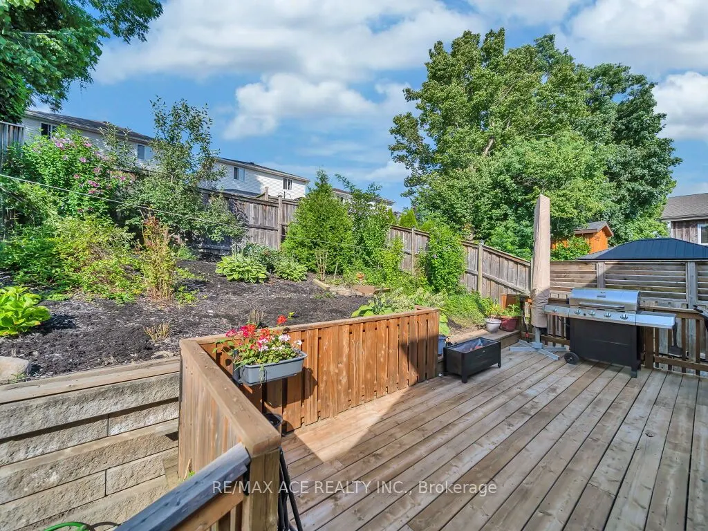 160 Kemp Crescent E