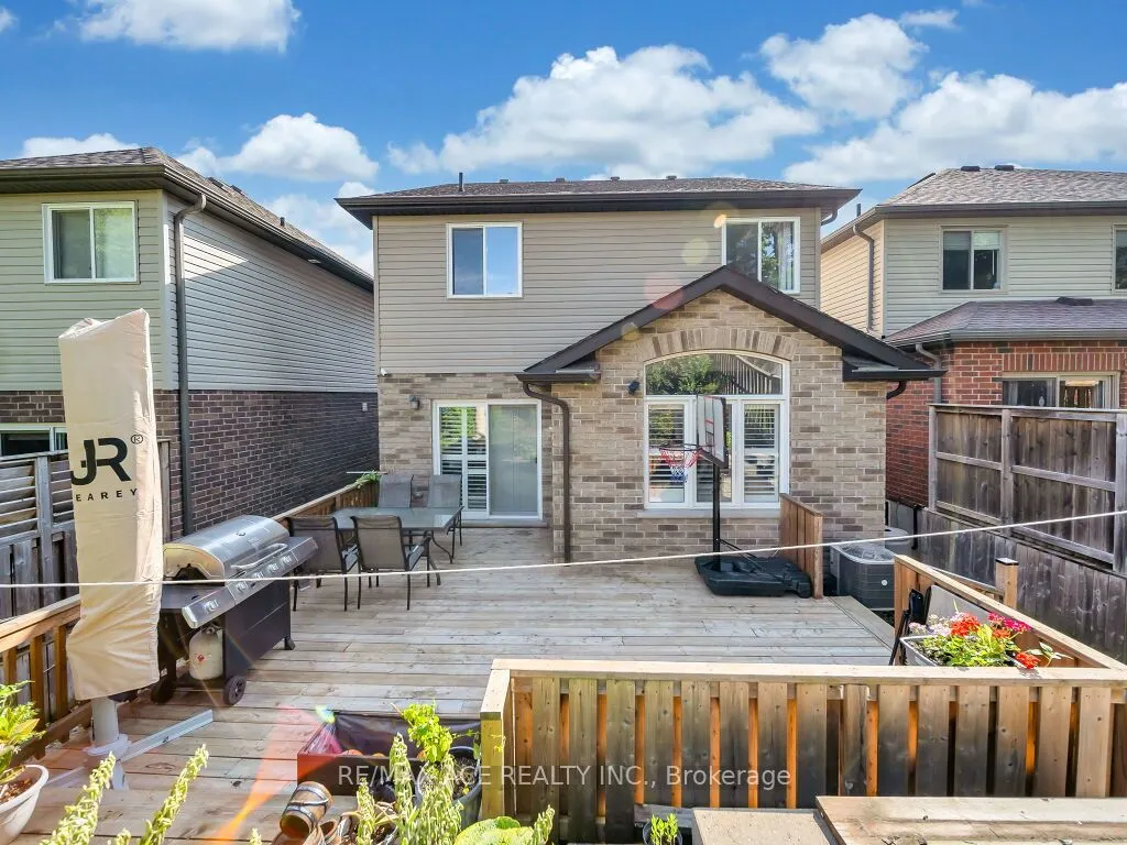 160 Kemp Crescent E