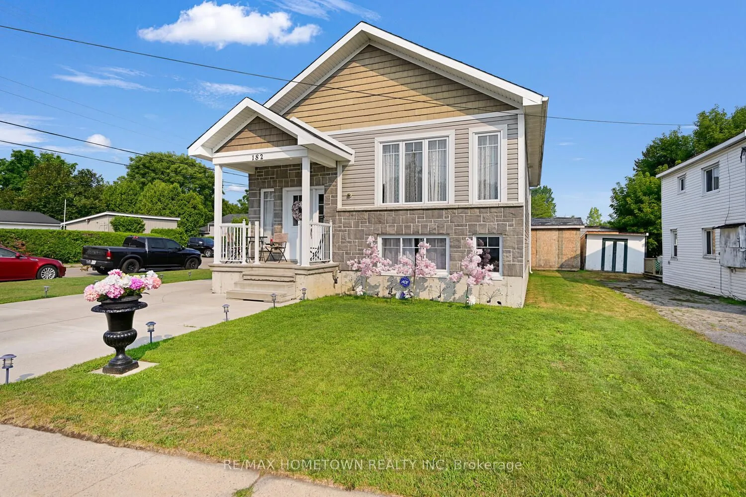 182 Wood Street E