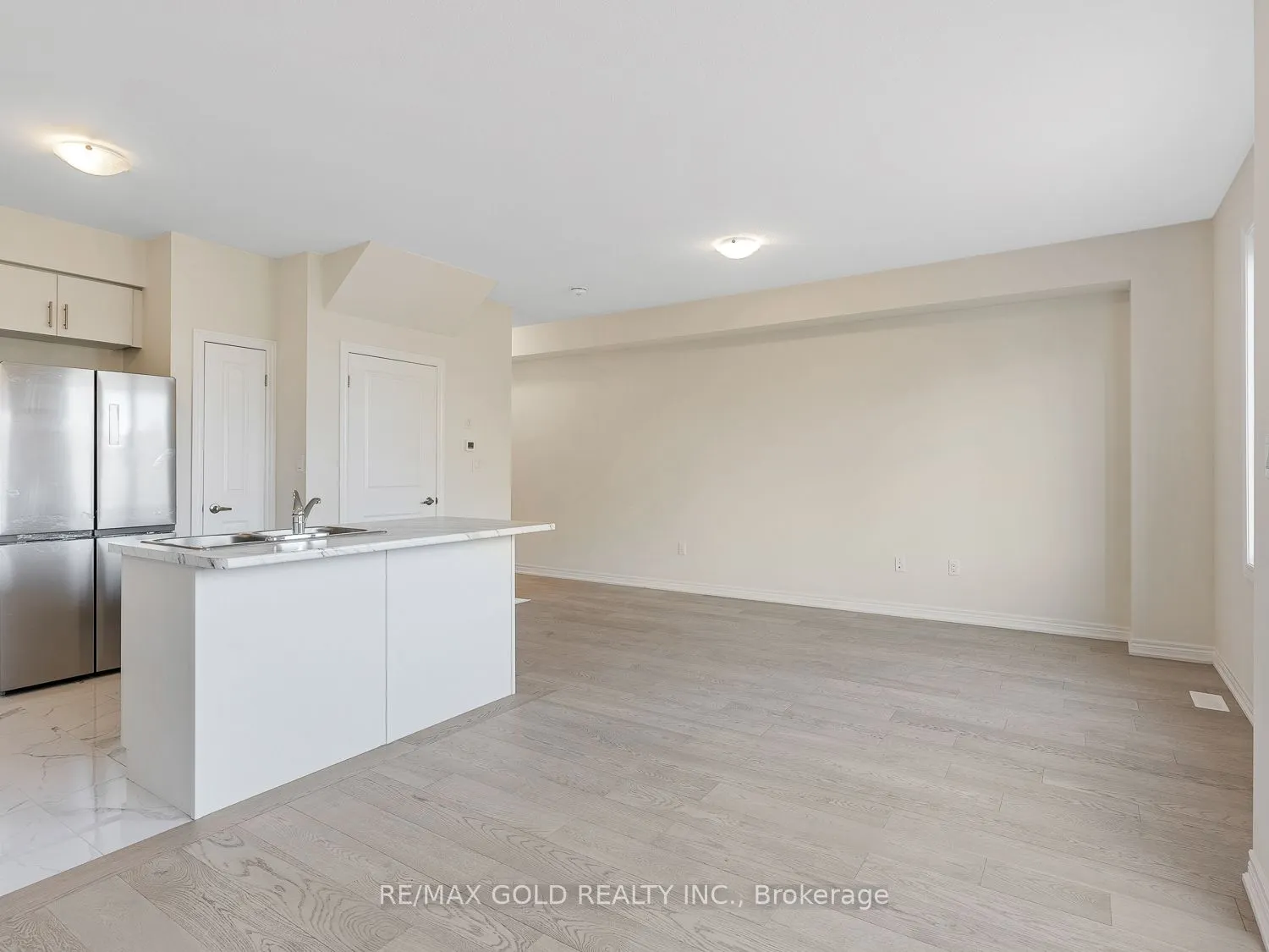 93 PINOT Crescent