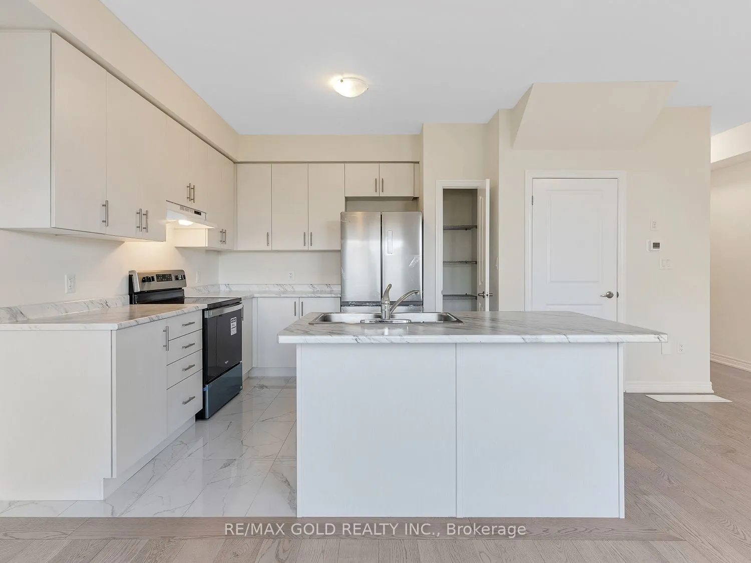 93 PINOT Crescent