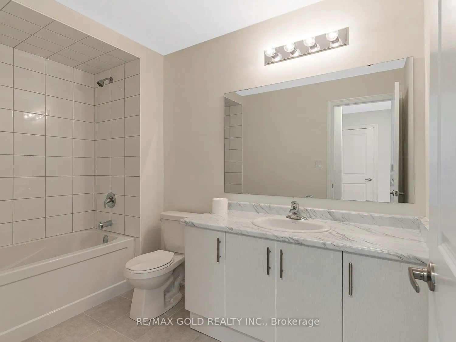 93 PINOT Crescent