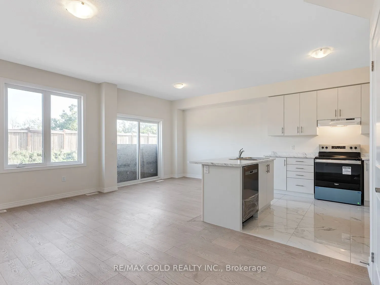 93 PINOT Crescent