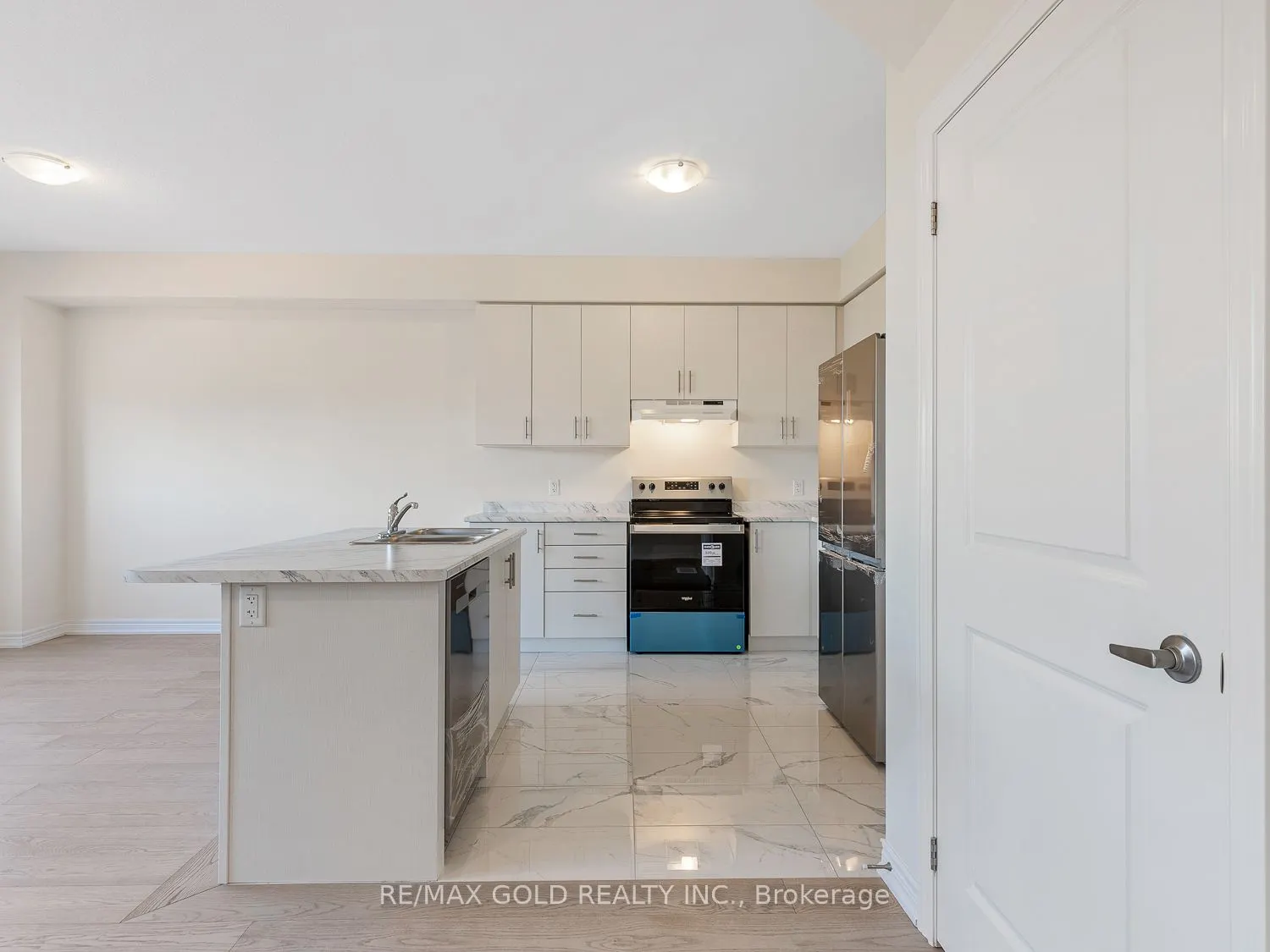 93 PINOT Crescent