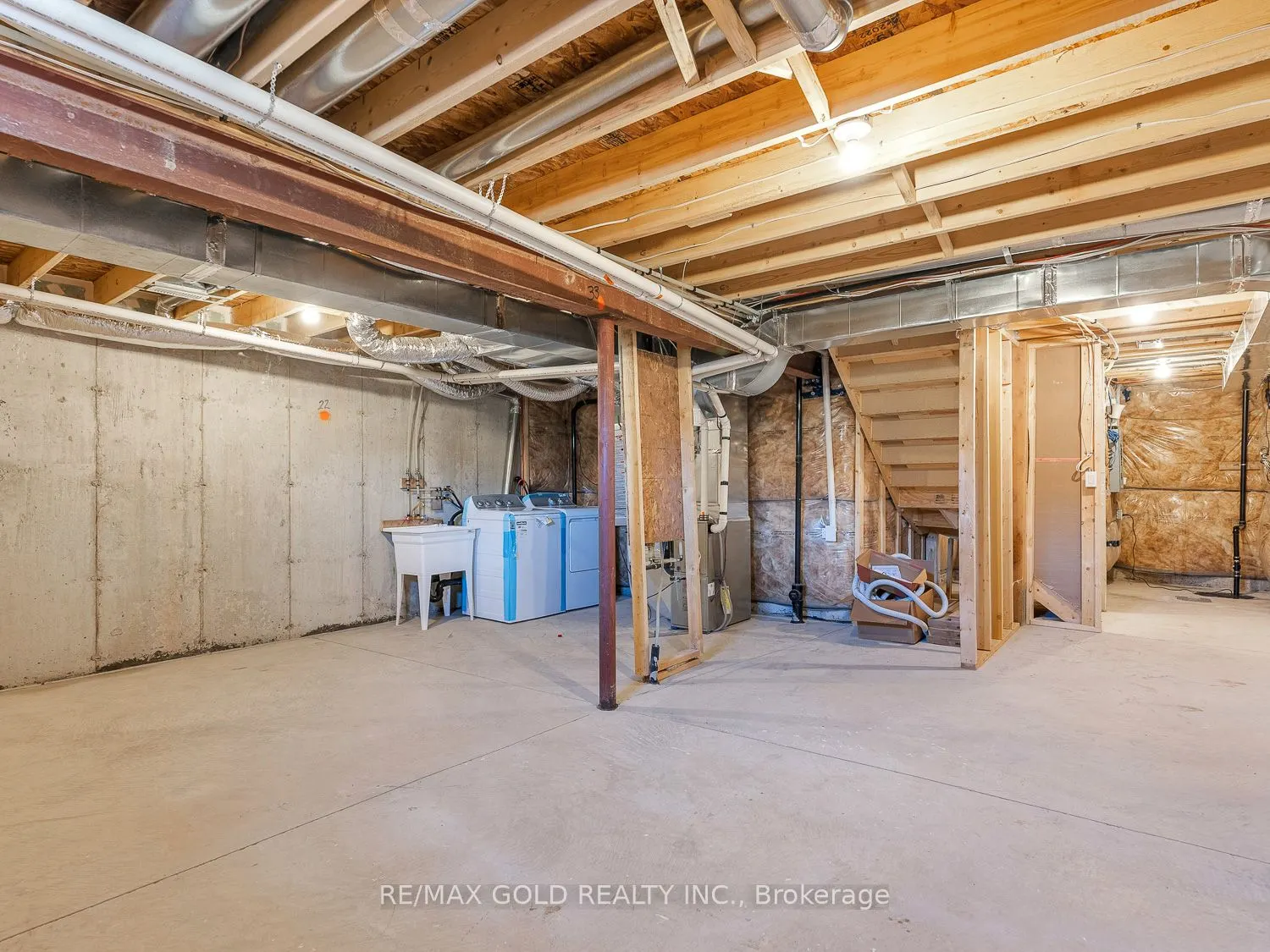 93 PINOT Crescent