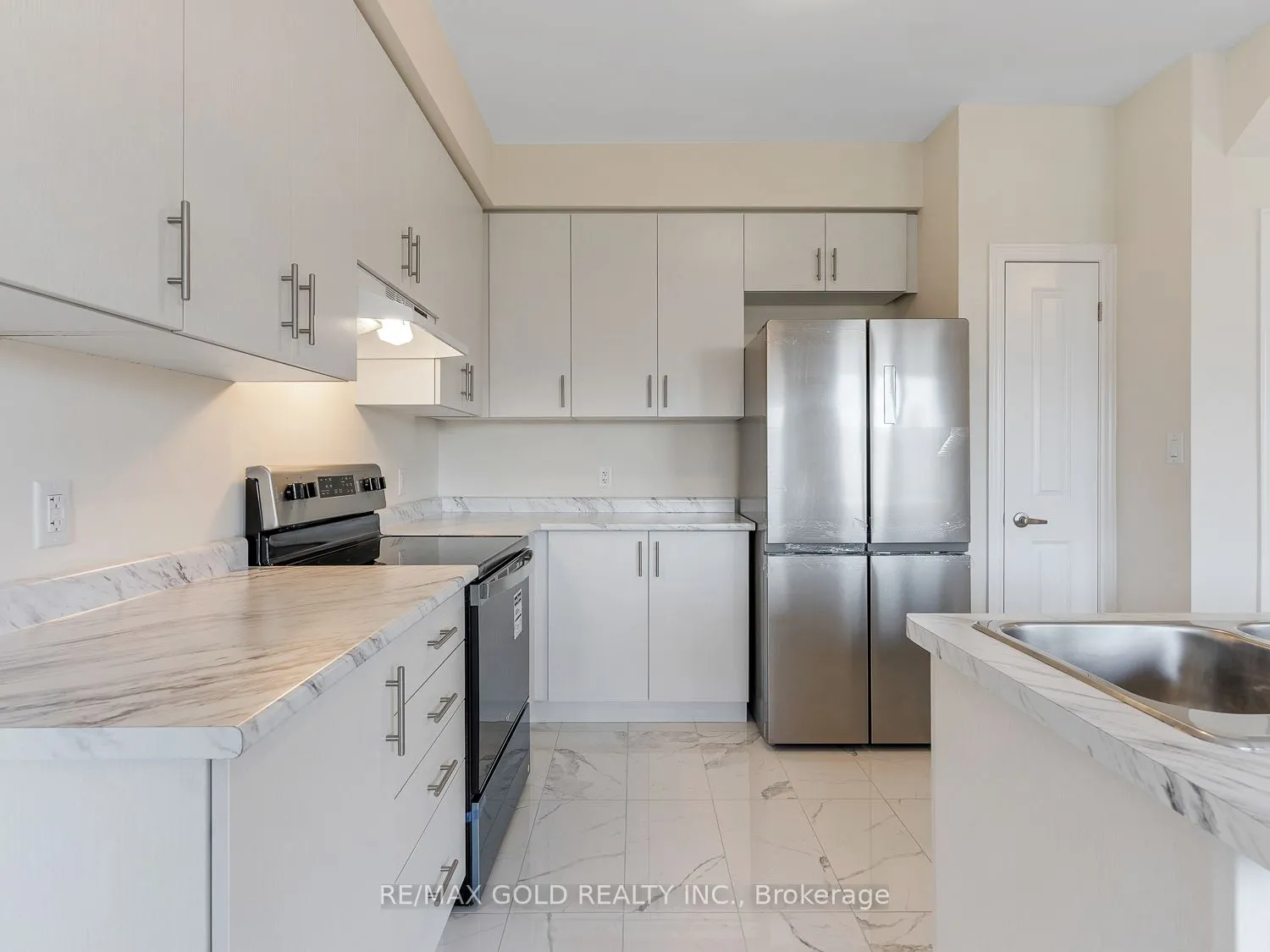 93 PINOT Crescent