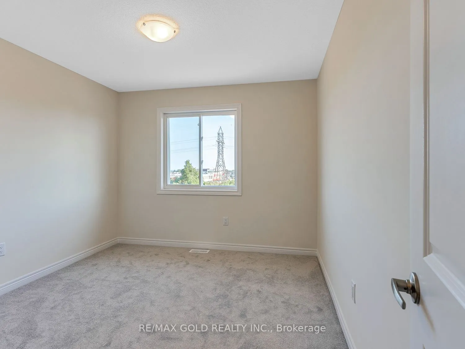 93 PINOT Crescent