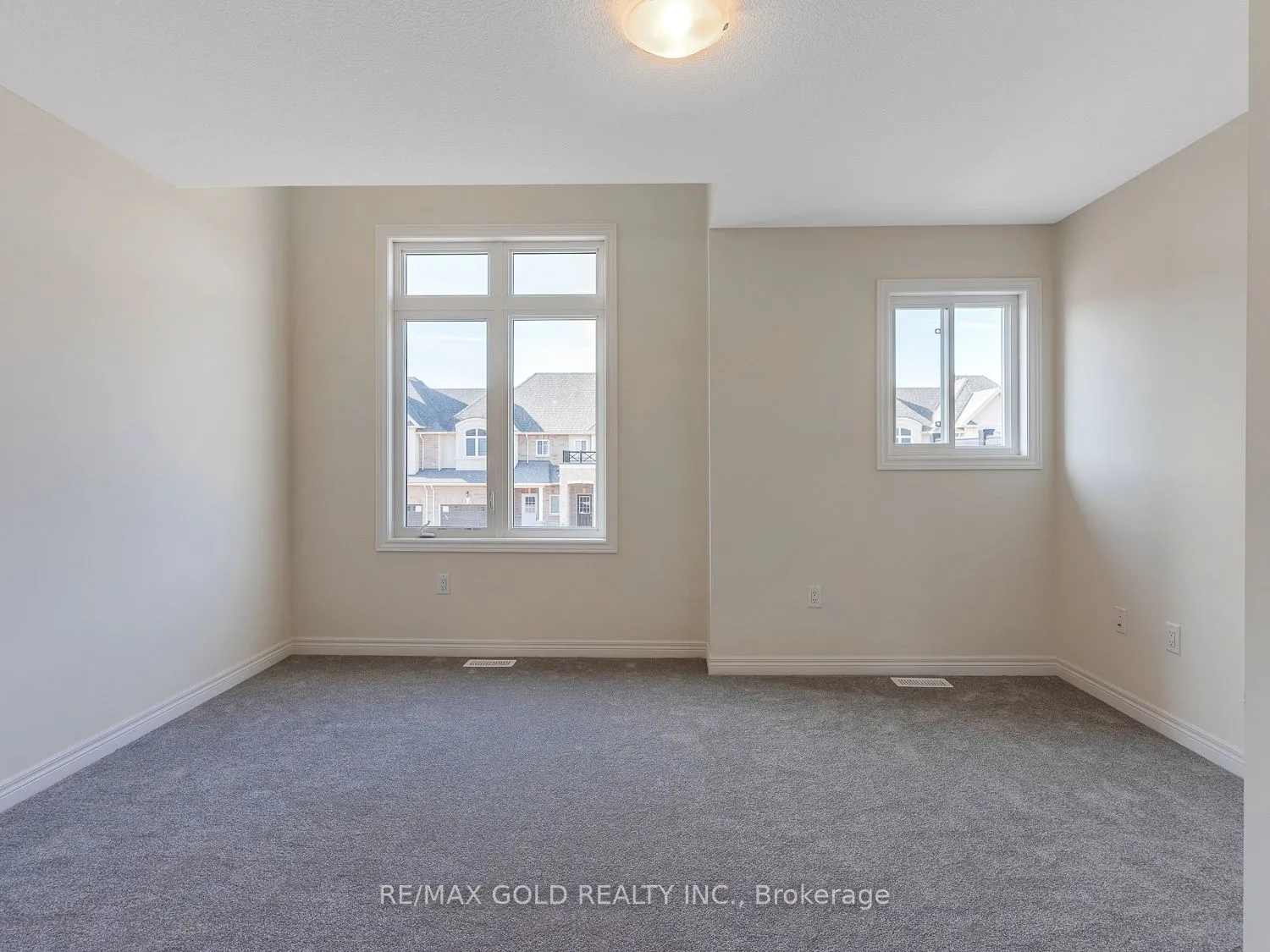 93 PINOT Crescent
