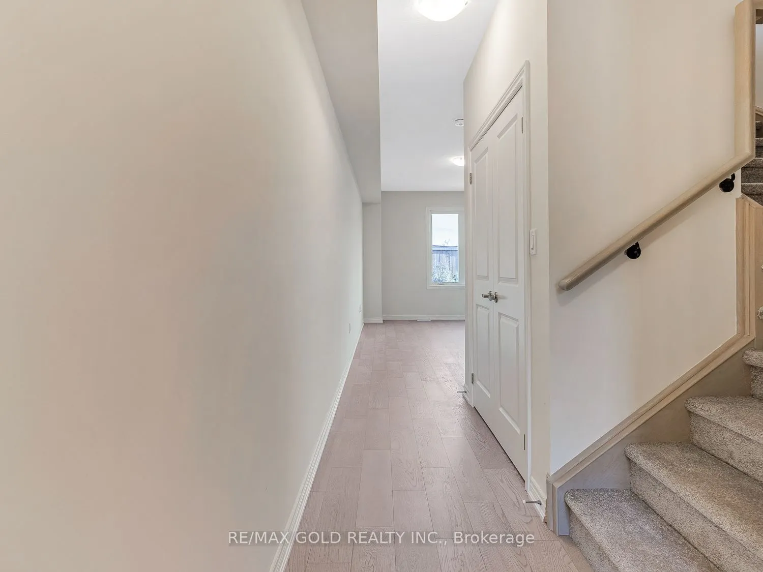 93 PINOT Crescent