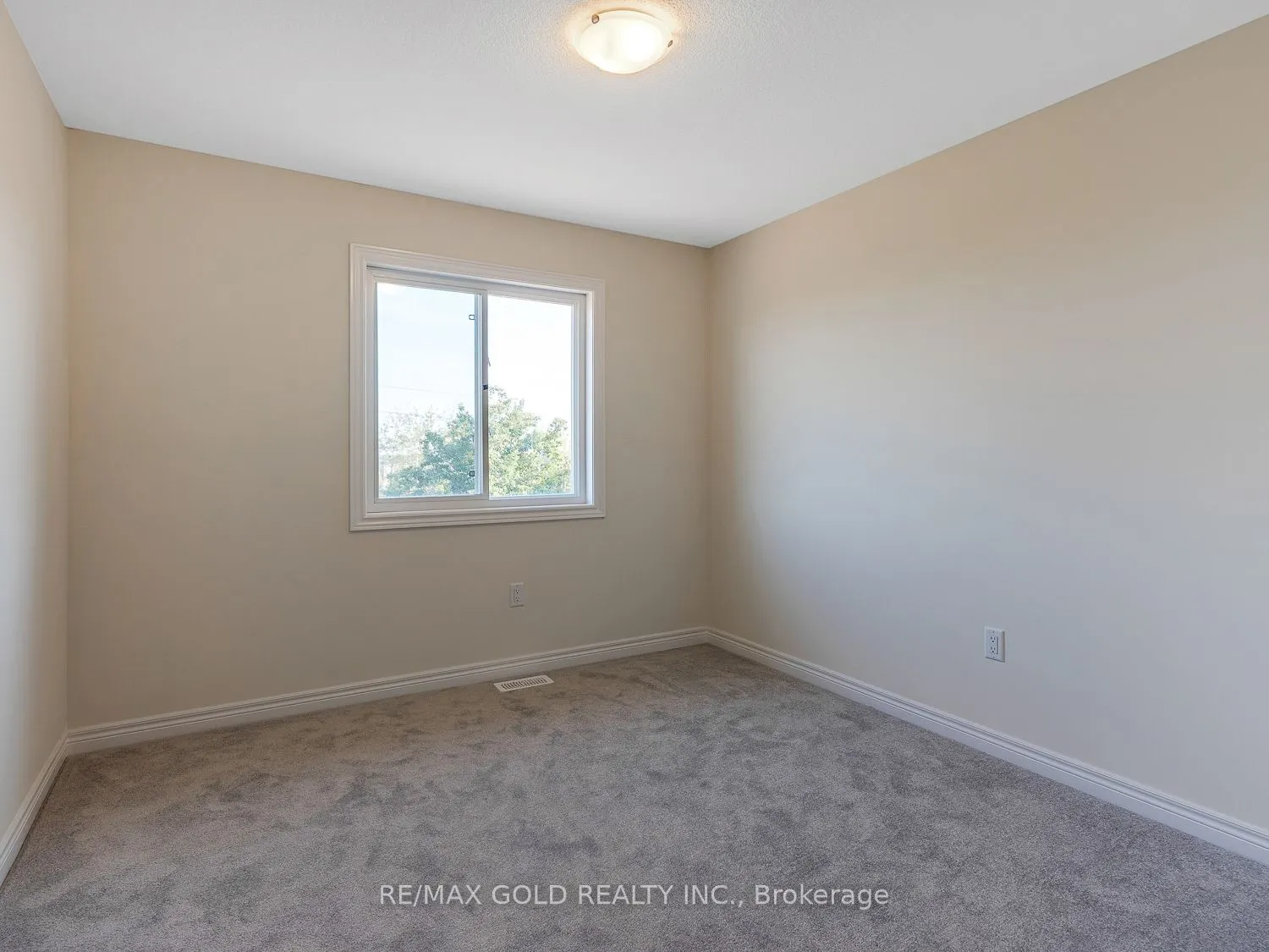 93 PINOT Crescent