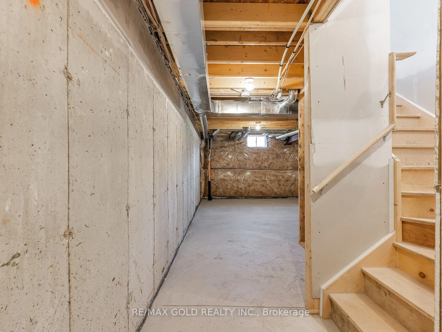 93 PINOT Crescent