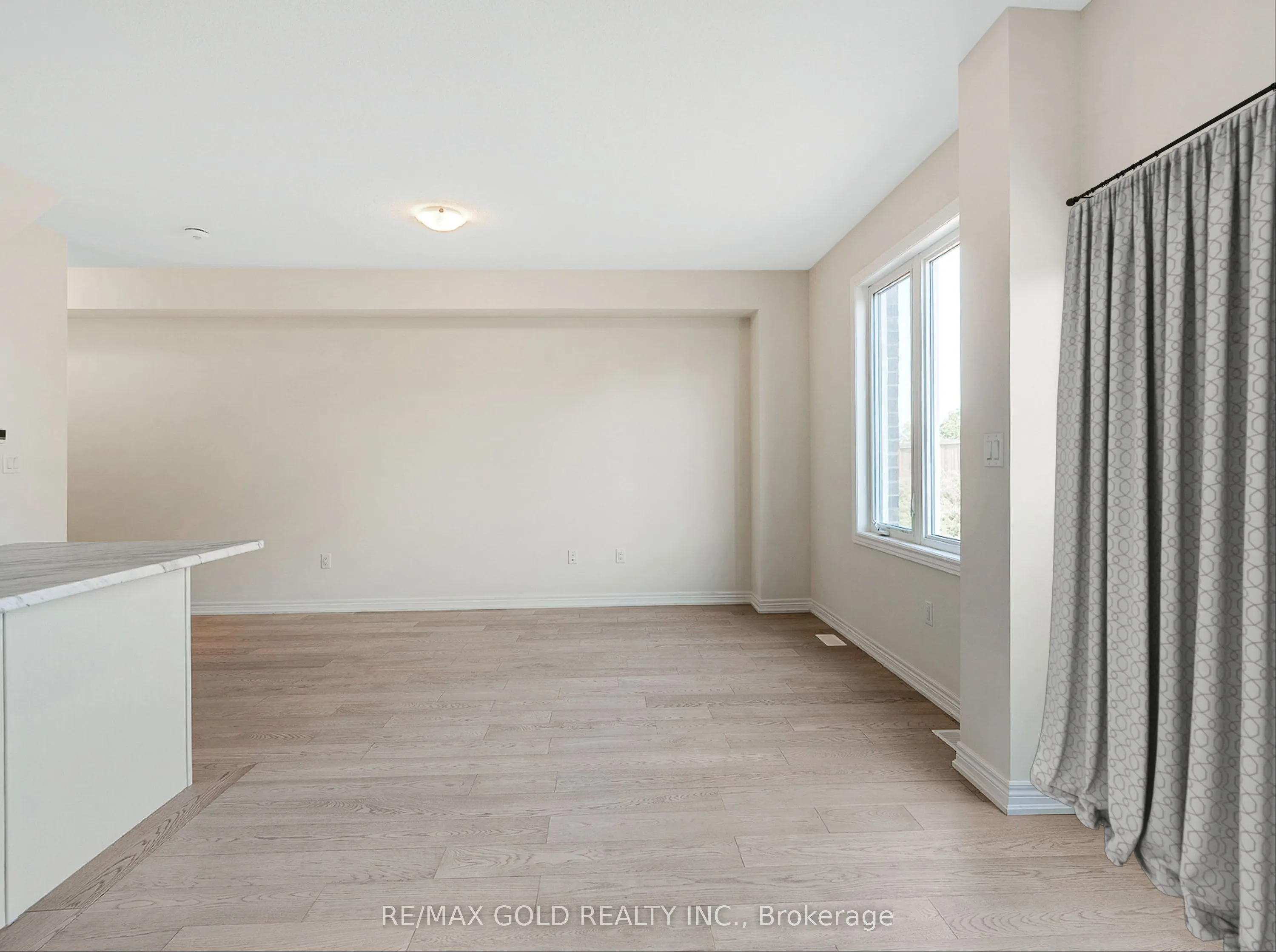 93 PINOT Crescent