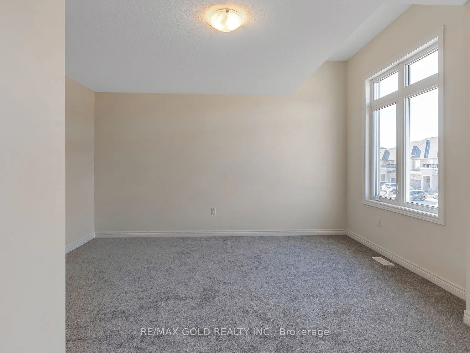 93 PINOT Crescent