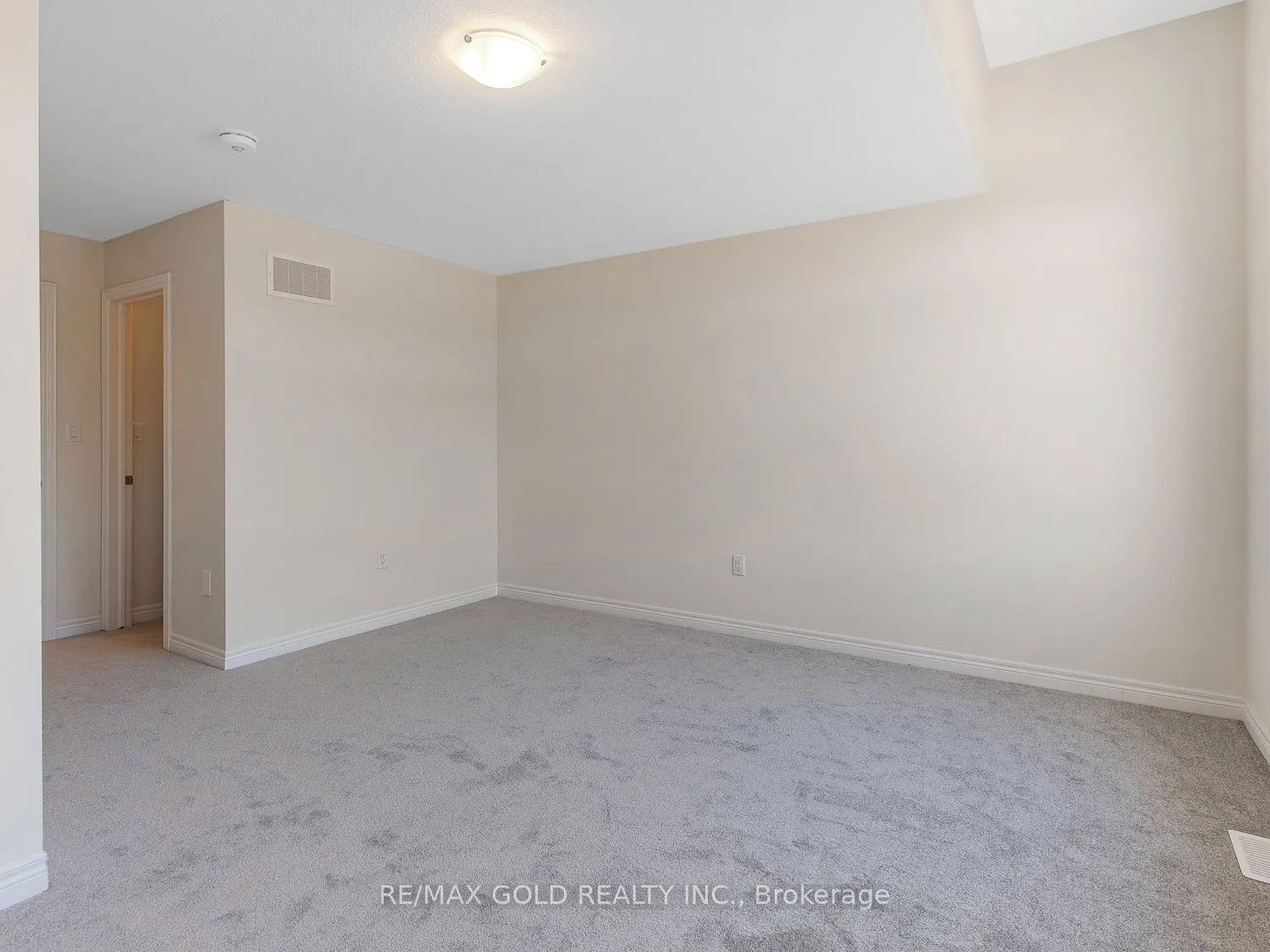 93 PINOT Crescent