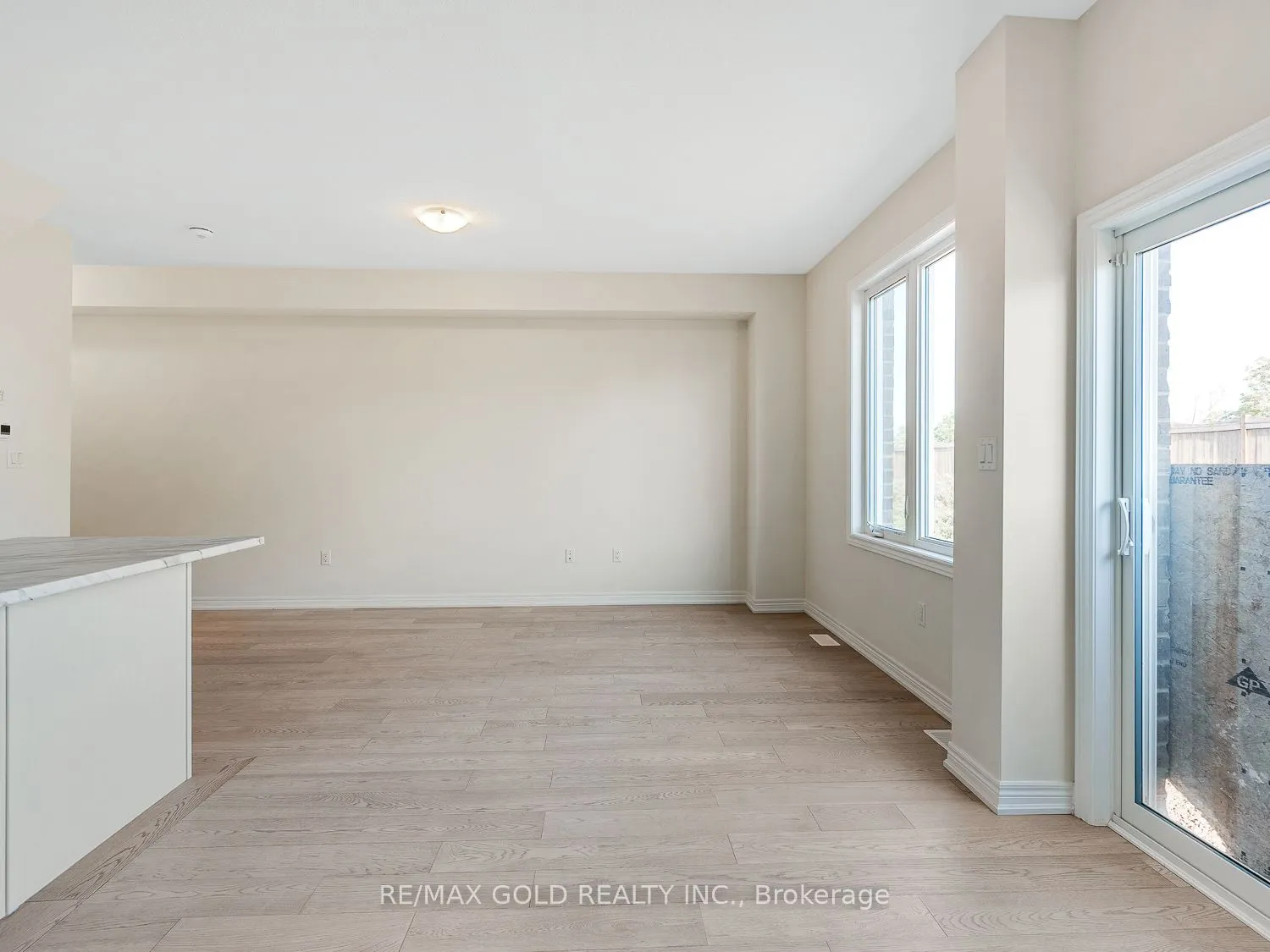 93 PINOT Crescent