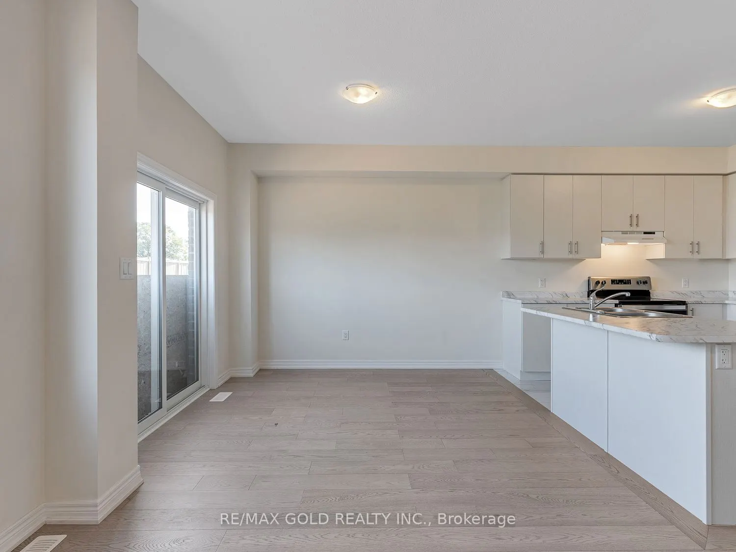 93 PINOT Crescent